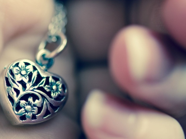 Амулет сердечко