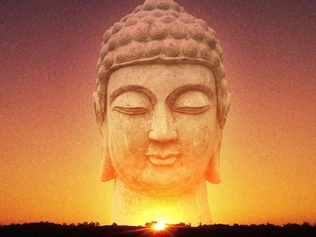Лицо Будды в небе