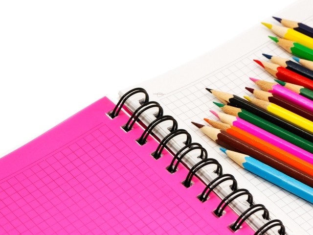 Карандаши на тетради