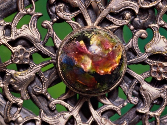 Узор из металла