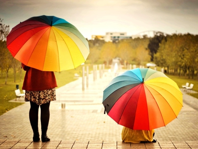 Двое с зонтами