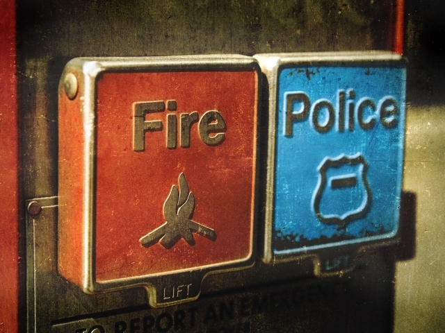 Кнопки вызова пожарных и полиции