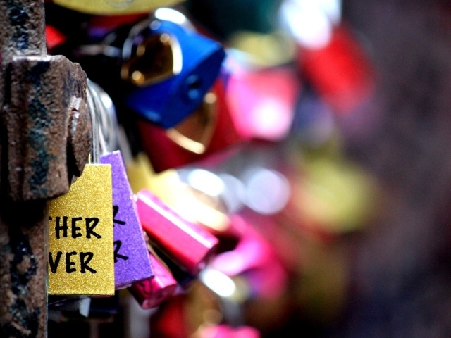 Разноцветные замочки