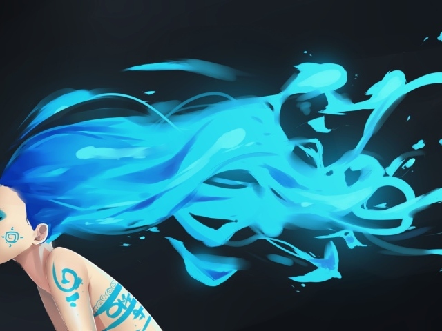 Девушка с голубыми волосами