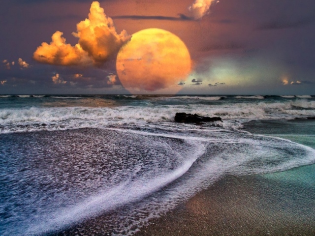 Большая желтая планета