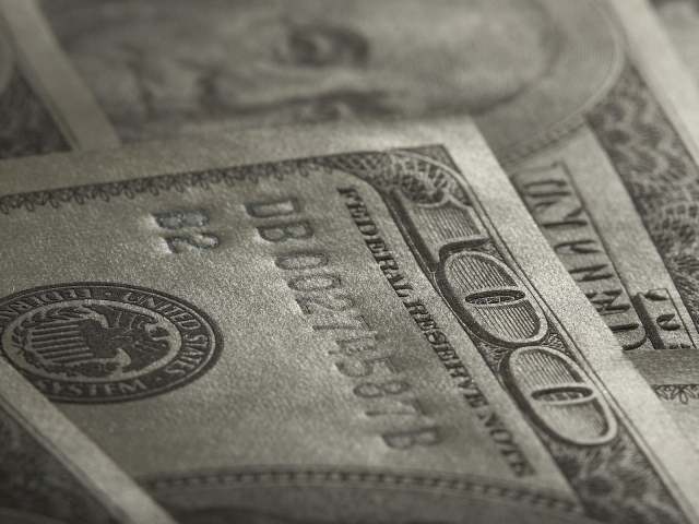 Сто долларов вблизи