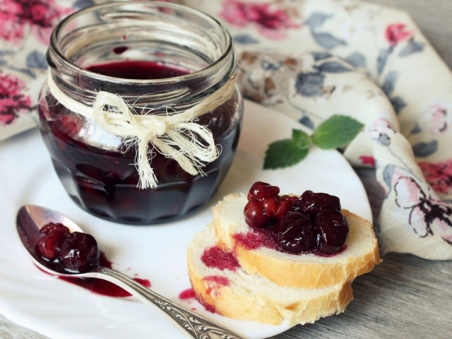 Вишневое варенье