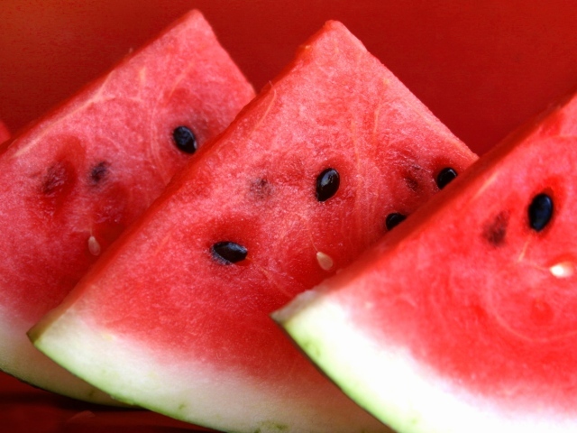 Ломти вкусного арбуза