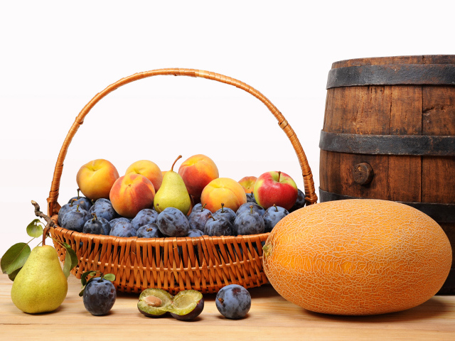 Корзина с фруктами