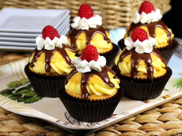 Кексы с малиной