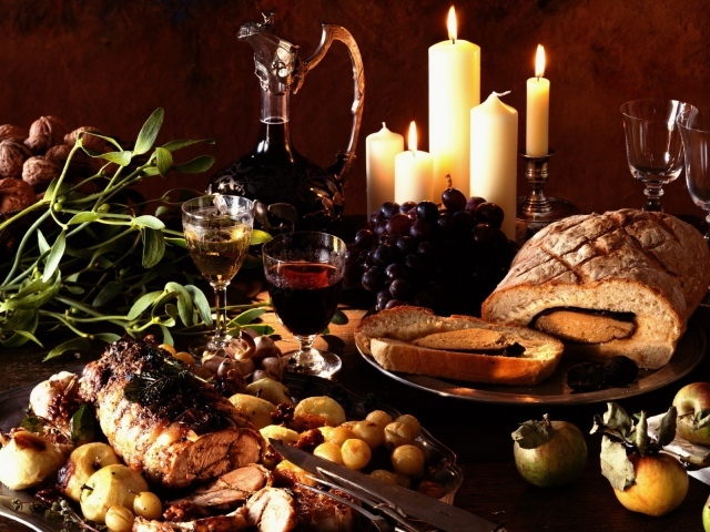 Праздничный стол со свечами