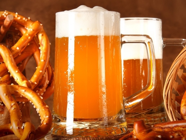 Пиво с солеными кренделями