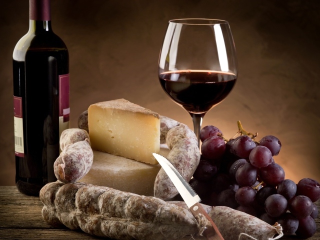 Колбаса, сыр и вино