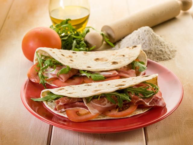 Еда завернутая в лаваш