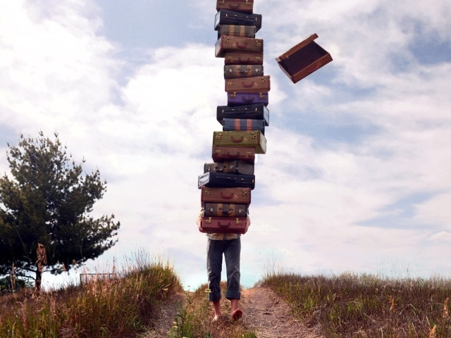 Человек с чемоданами