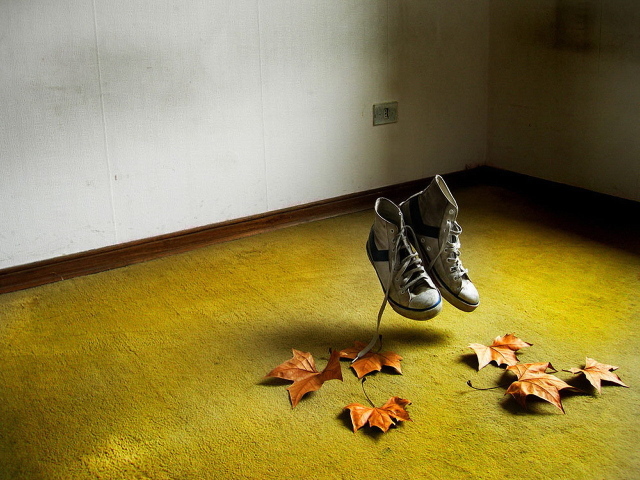 Летающие кеды