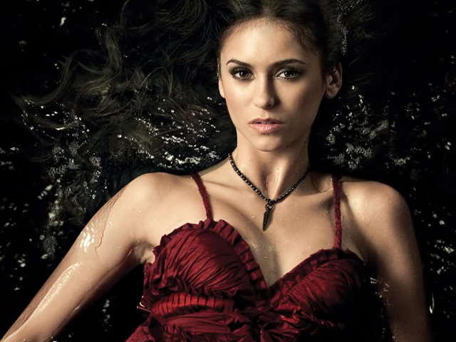  Актриса Нина Добрев