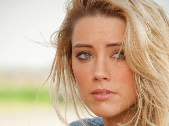 Очаровательная актриса Эмбер Хёрд