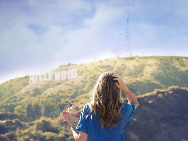 Девушка приехала в Голливуд