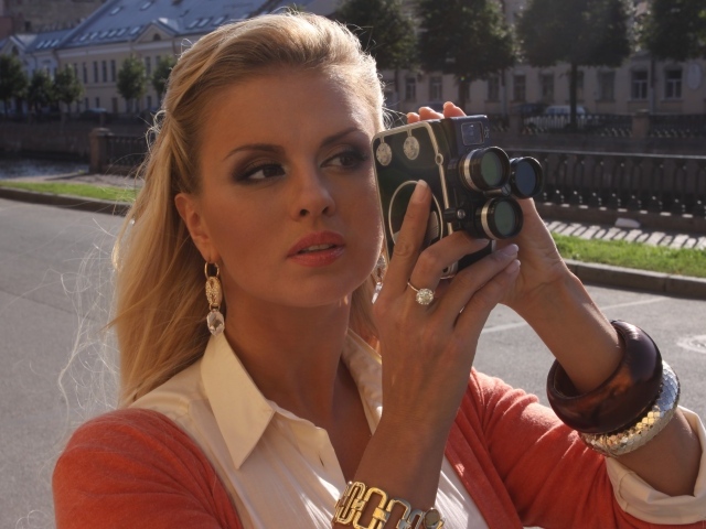 Очаровательная Анна Семенович