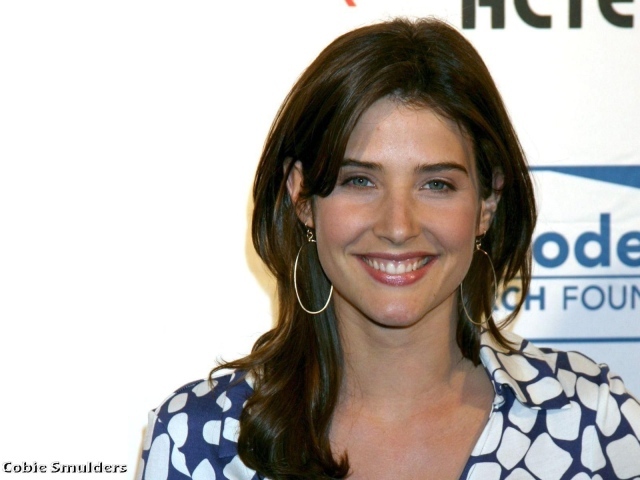 Популярная актриса Коби Смолдерс