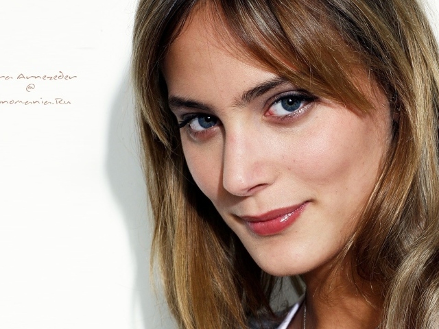 Известная модель Нора Арнезедер