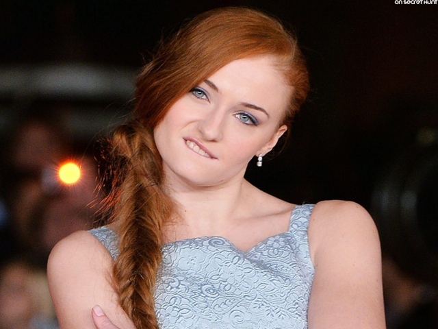 Красивая актриса Софи Тернер