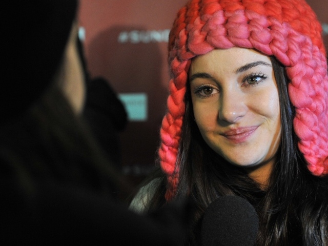 Красивая актриса Шейлин Вудли