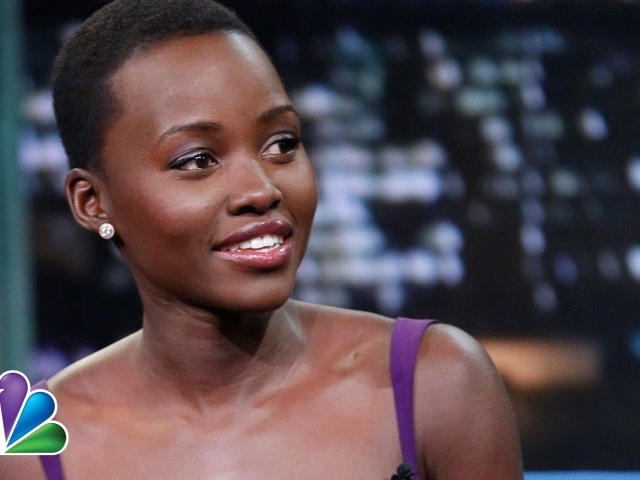 Красивая Лупита Нионго