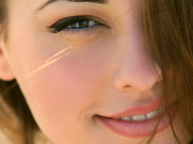 Красивые ресницы у девушки