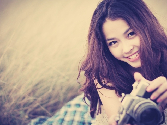 Девушка с фотоаппаратом