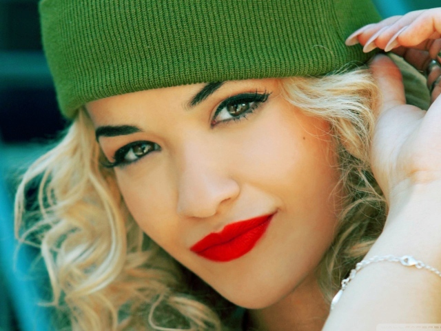 Рита в зеленой шапке