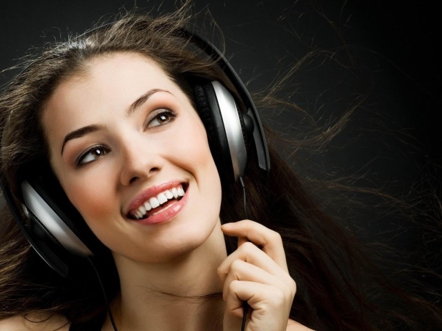 Девушка ди джей