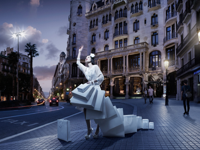 Девушка после шоппинга, рекламное фото