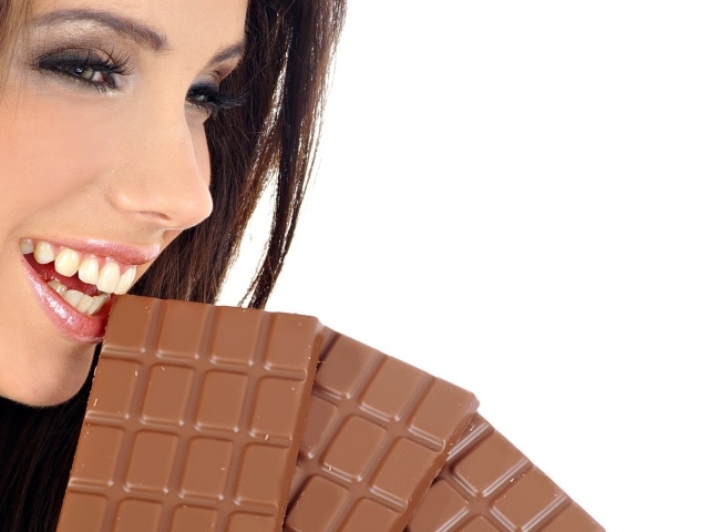 Девушка с шоколадом