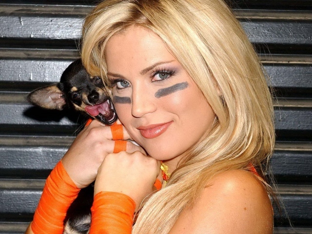 Вилла Форд с собакой