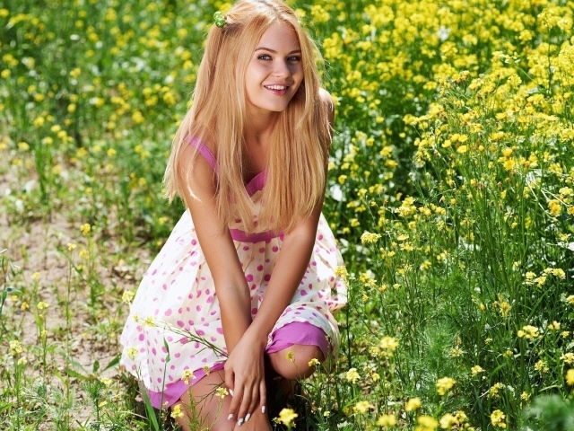 Таля на летнем поле