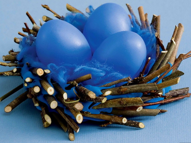 Синие яйца на Пасху