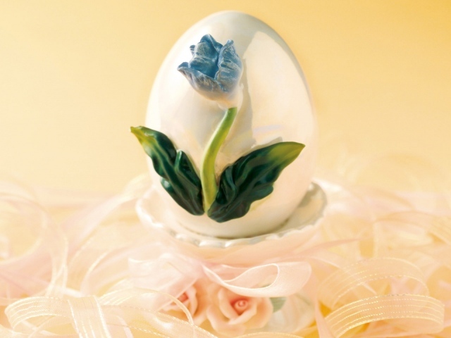 Яйцо с цветком на Пасху