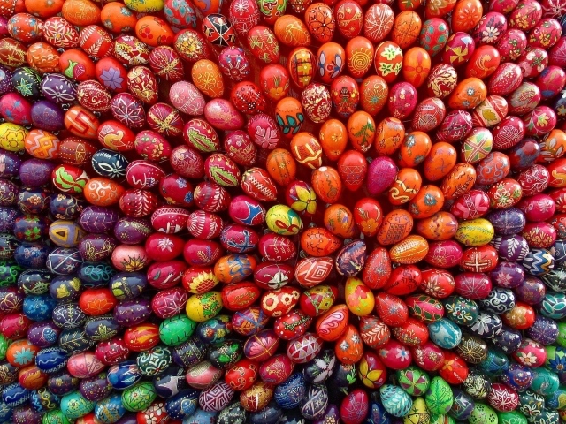 Орнамент из яиц на Пасху