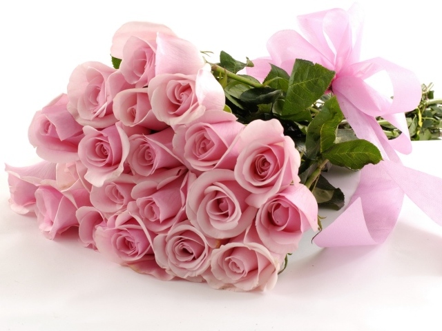Красивый розовый букет в подарок на восьмое марта