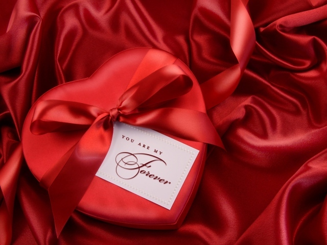 Подарок в форме сердца на День Влюбленных 14 февраля