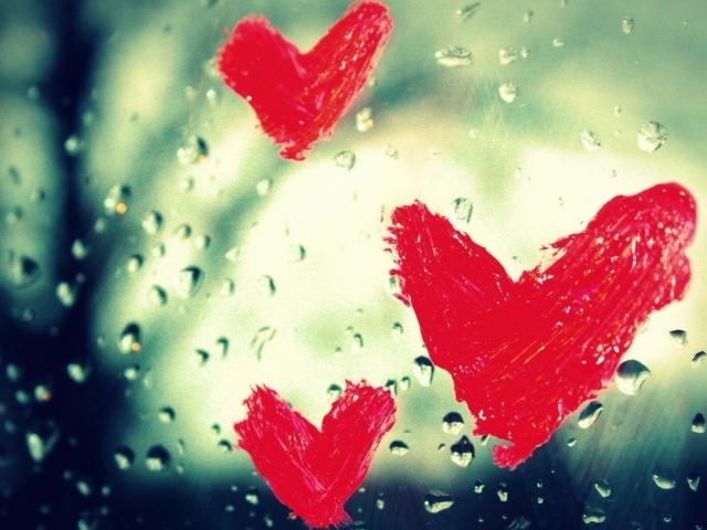 Три красных сердца на День Влюбленных 14 февраля