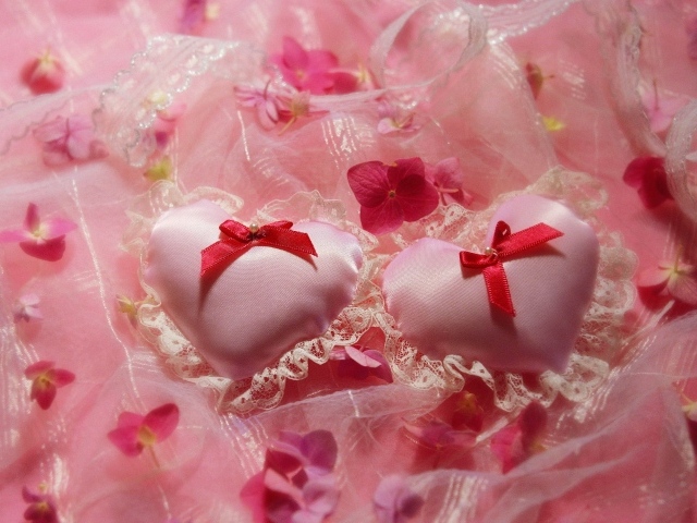 Два розовых сердца на День Влюбленных 14 февраля