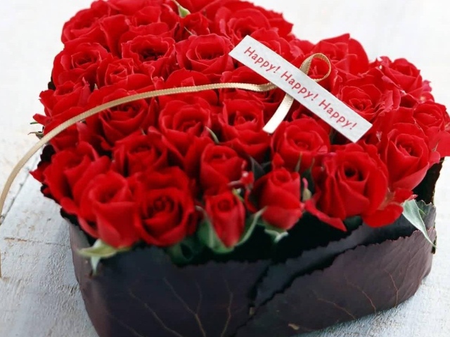 Корзинка роз на День Святого Валентина