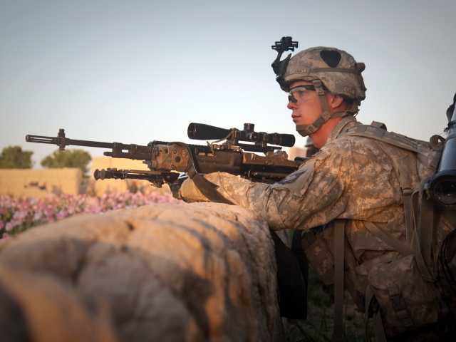 Снайпер с винтовкой