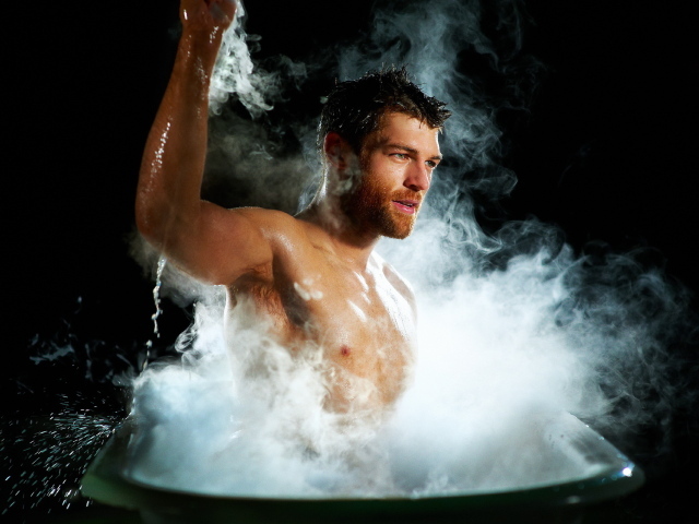 Мужчина в ванне