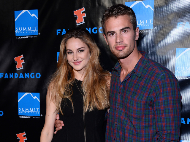 Популярная Кинозвезда Тео Джеймс