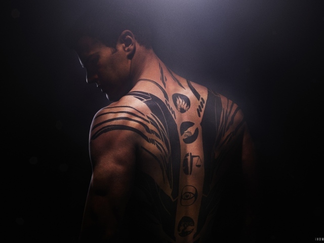 Русская знаменитост Тео Джеймс