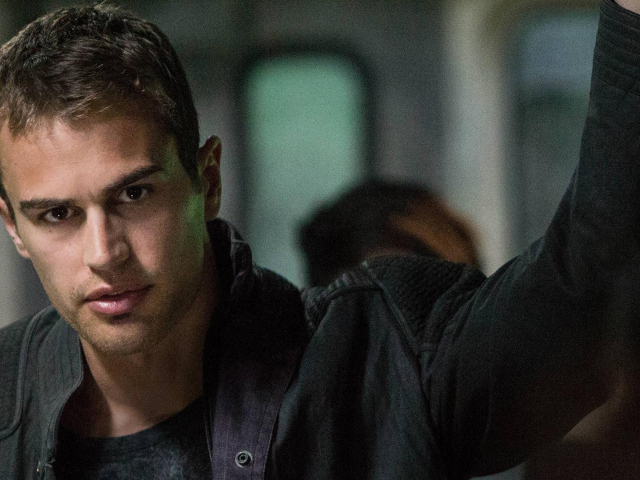 Русская звезда Тео Джеймс